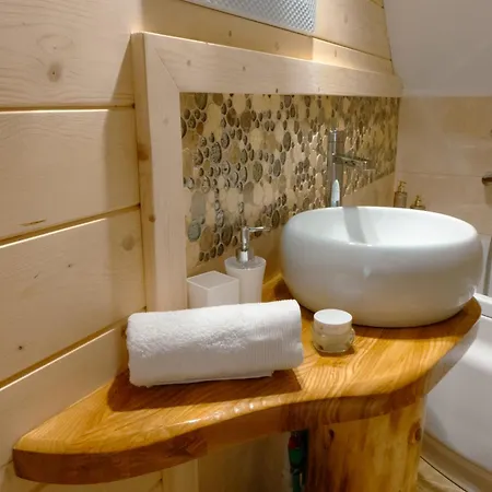 Dom wakacyjny Siedlisko Gorska Polana Z Jacuzzi Maniowy