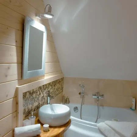 Dom wakacyjny Siedlisko Gorska Polana Z Jacuzzi Maniowy